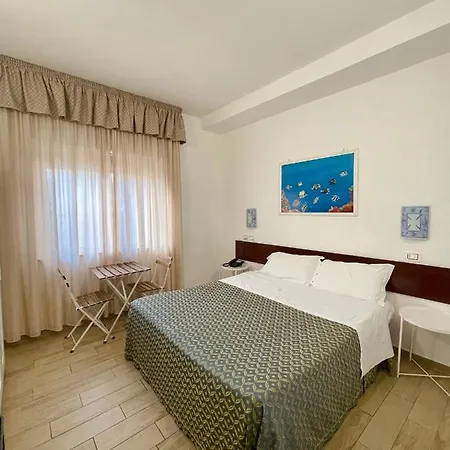 La Bussola فندق آنسيو